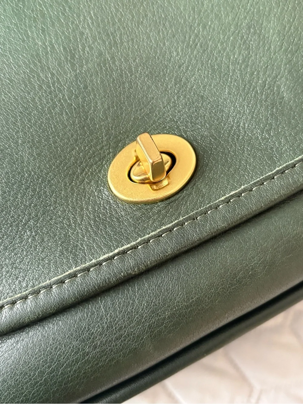 Vintage COACH green leather city shoulder bag crossbody - Picture 6 of 10
